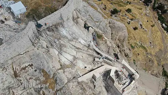 5 bin yıllık Harput Kalesi'nde restorasyon tüm hızıyla sürüyor
