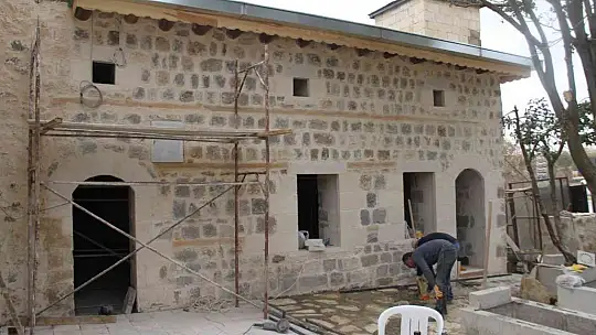 515 yıllık tarihi Ahmet Bey Camisinde restorasyon çalışmaları sürüyor