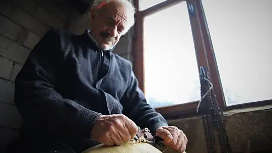 Saz Teknesi Yapıp Fransa'ya Bile Satıyor