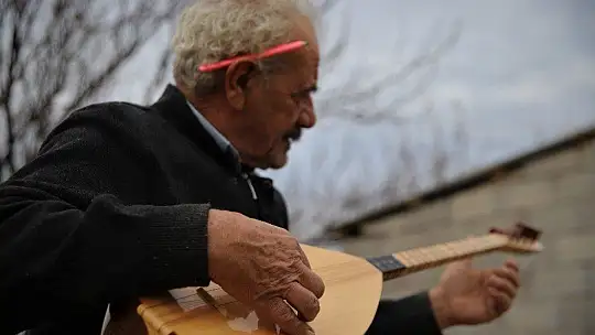 Saz Teknesi Yapıp Fransa'ya Bile Satıyor