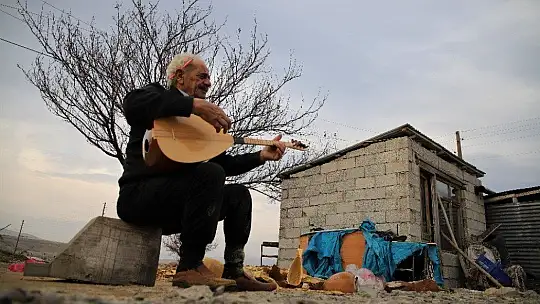 Saz Teknesi Yapıp Fransa'ya Bile Satıyor