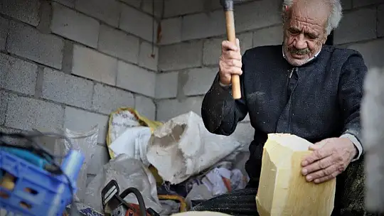 Saz Teknesi Yapıp Fransa'ya Bile Satıyor