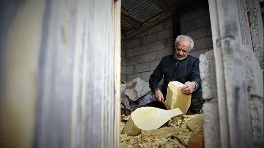 Saz Teknesi Yapıp Fransa'ya Bile Satıyor