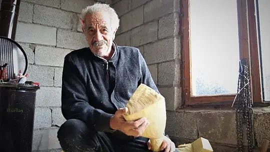 Saz Teknesi Yapıp Fransa'ya Bile Satıyor