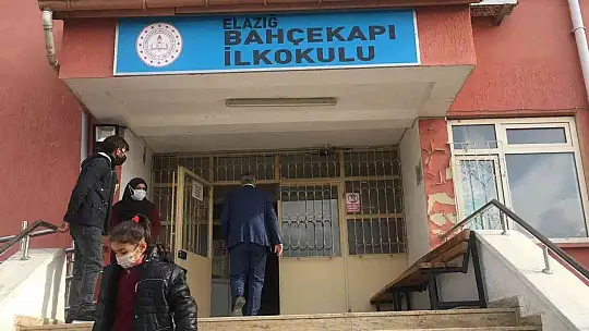 8 yaşındaki Ömer'in seçim vaatleri, belediye başkanını bile şaşırttı