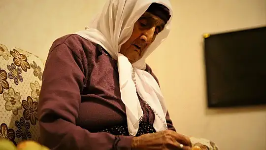 102 Yaşında Covid-19'u Evinde Yendi