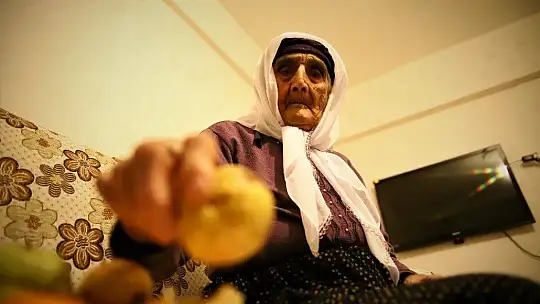 102 Yaşında Covid-19'u Evinde Yendi