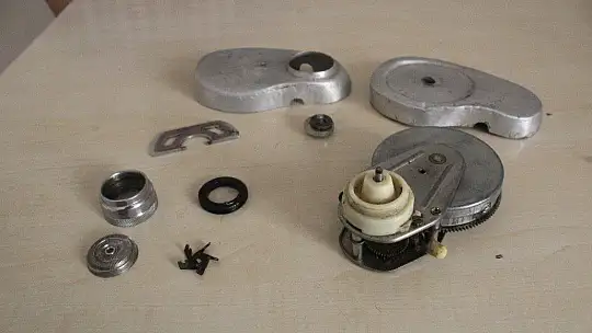 90 yıllık kurmalı tıraş makinesini 150 bin TL'ye satışa çıkardı