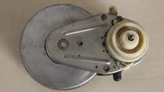 90 yıllık kurmalı tıraş makinesini 150 bin TL'ye satışa çıkardı