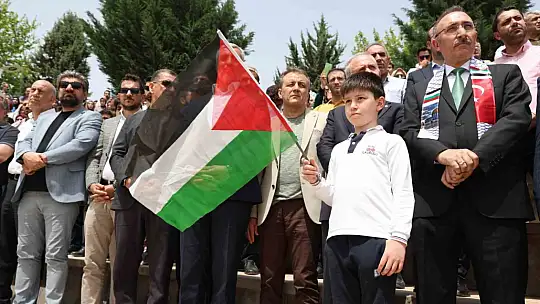 ABD'li öğrencilerin Gazze eylemlerine, Fırat Üniversitesinden 3 dilde destek