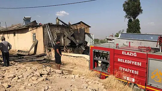 Açık hava sinemasında film izler gibi yangını izlediler
