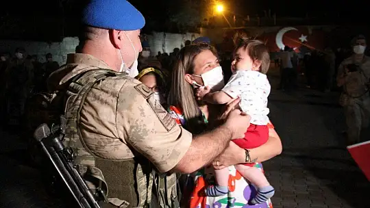 Afrin'den dönen kahraman JÖH'çüler vatanlarına ve sevdiklerine kavuşmanın mutluluğunu yaşadı