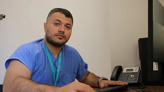 Ağrıları geçsin diye belinden çamaşır ipi geçirmişler