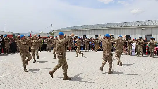 Ahıska Türklerine özel ziyaret: Komandolar teşekkür etti