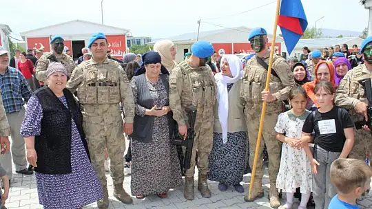Ahıska Türklerine özel ziyaret: Komandolar teşekkür etti