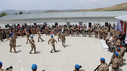 Ahıska Türklerine özel ziyaret: Komandolar teşekkür etti