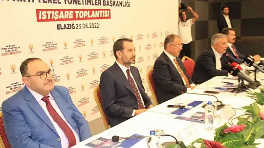 AK Parti Genel Başkan Yardımcısı Mehmet Özhaseki, 'O 6'lı masanın altında üstünde tartışması olan terör partisi var. Oraya da kontenjan veriyorlar niye çünkü yarın öbür gün oy alacaklar'