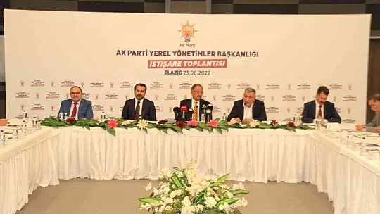 AK Parti Genel Başkan Yardımcısı Mehmet Özhaseki, 'O 6'lı masanın altında üstünde tartışması olan terör partisi var. Oraya da kontenjan veriyorlar niye çünkü yarın öbür gün oy alacaklar'
