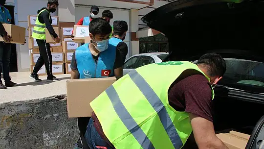 Alan ile veren el birbirini görmüyor, 54 yaşında 'zimem defteri' geleneğini sürdürüyor