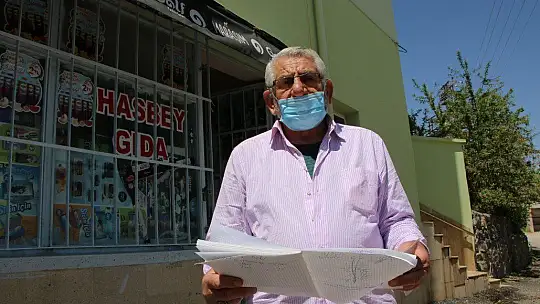 Alan ile veren el birbirini görmüyor, 54 yaşında 'zimem defteri' geleneğini sürdürüyor