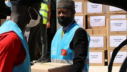 Alan ile veren el birbirini görmüyor, 54 yaşında 'zimem defteri' geleneğini sürdürüyor