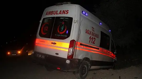 Ambulans ile pikap çarpıştı: 5 yaralı