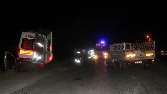 Ambulans ile pikap çarpıştı: 5 yaralı