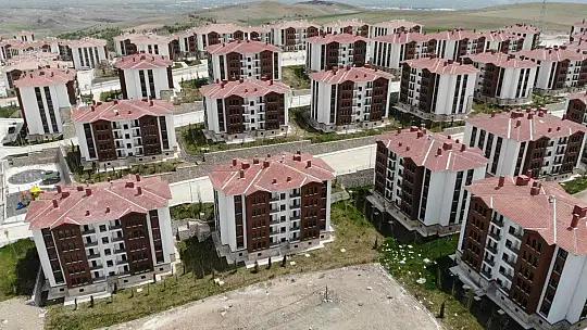 Anahtarlarını alan depremzedeler: 'Evler harika'
