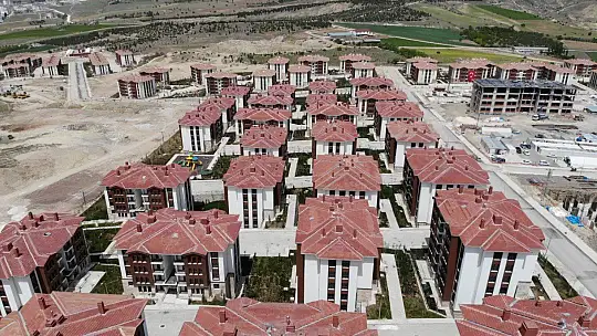 Anahtarlarını alan depremzedeler: 'Evler harika'