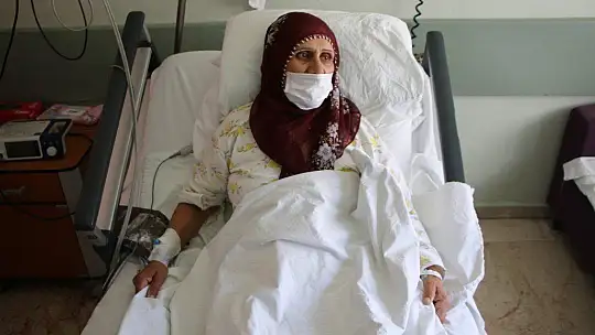 Ani inme geçiren kadın başarılı operasyonla yürümeye başladı