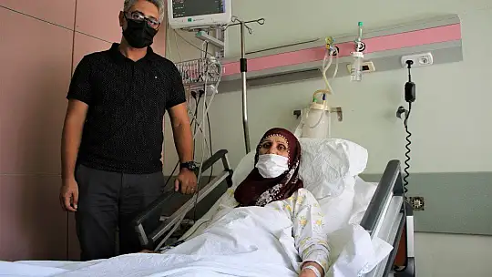 Ani inme geçiren kadın başarılı operasyonla yürümeye başladı