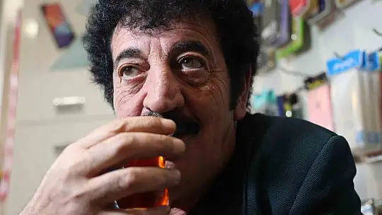 Müslüm Gürses'e benzerliğiyle dikkati çeken Baki Çiçek, 'Hep beraberdik, sadece yatağımız ayrıydı. O gitti yetim kaldık'