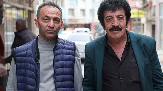 Müslüm Gürses'e benzerliğiyle dikkati çeken Baki Çiçek, 'Hep beraberdik, sadece yatağımız ayrıydı. O gitti yetim kaldık'