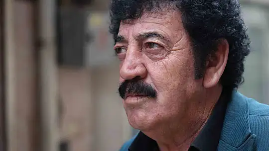 Müslüm Gürses'e benzerliğiyle dikkati çeken Baki Çiçek, 'Hep beraberdik, sadece yatağımız ayrıydı. O gitti yetim kaldık'
