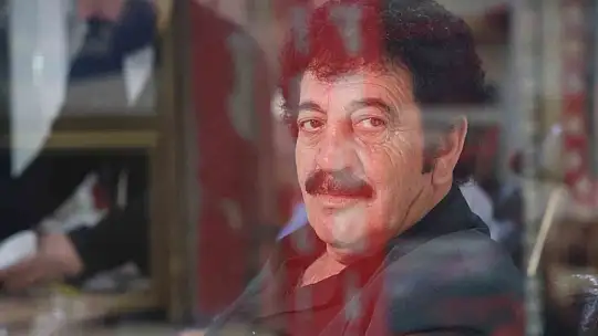 Müslüm Gürses'e benzerliğiyle dikkati çeken Baki Çiçek, 'Hep beraberdik, sadece yatağımız ayrıydı. O gitti yetim kaldık'