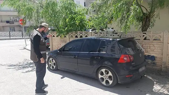 Aracıyla ezdiği kediyi ölüme terk eden şahsa ceza