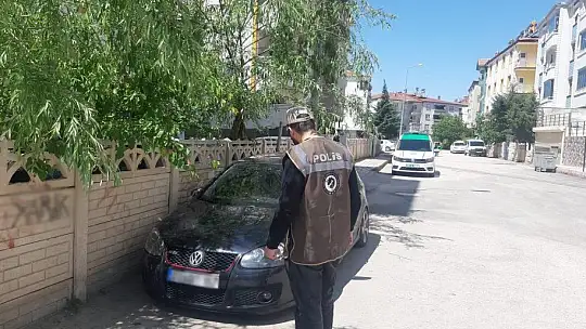 Aracıyla ezdiği kediyi ölüme terk eden şahsa ceza
