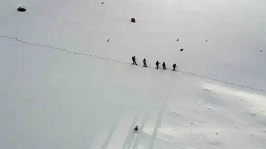 Arkadaşlarının anısına 2347 rakımlı Hazarbaba Dağı'na tırmandılar