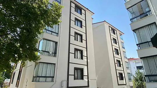 Asansör bakımı için çatıya çıkan işçiler asılı halde ceset buldu