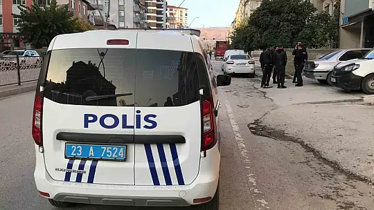 Asansörle birlikte zemine çakılan çocuk yaralandı