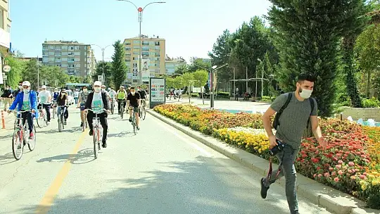 Avrupa Hareketlilik Haftası kapsamında vali ve başkan pedal çevirdi