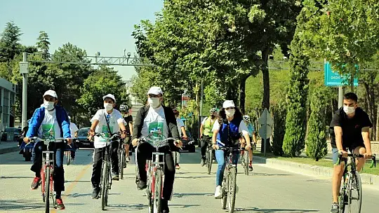 Avrupa Hareketlilik Haftası kapsamında vali ve başkan pedal çevirdi
