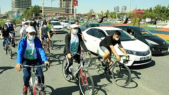 Avrupa Hareketlilik Haftası kapsamında vali ve başkan pedal çevirdi