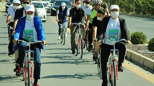 Avrupa Hareketlilik Haftası kapsamında vali ve başkan pedal çevirdi