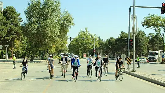 Avrupa Hareketlilik Haftası kapsamında vali ve başkan pedal çevirdi