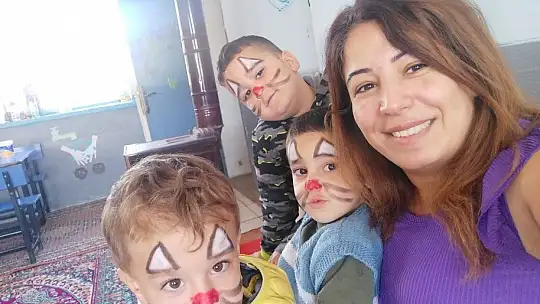 Azmin ismi Yeşim öğretmen..