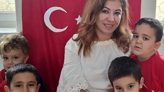 Azmin ismi Yeşim öğretmen..