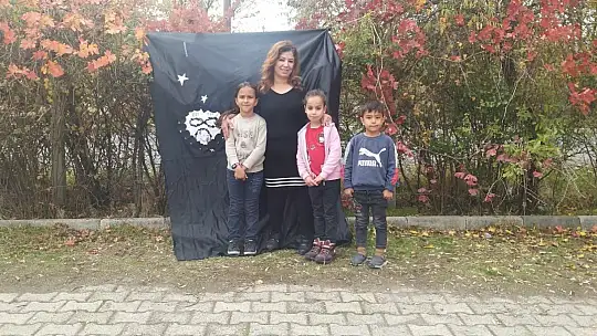 Azmin ismi Yeşim öğretmen..