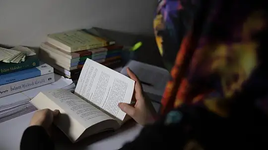 Baba okutmadı, azmi ve kocasının desteğiyle üniversiteli oldu