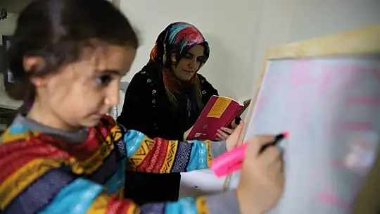Baba okutmadı, azmi ve kocasının desteğiyle üniversiteli oldu